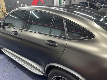 <부산랩핑,부산ppf,부산자동차랩핑>벤츠 GLC 43 AMG 사틴 골드더스트블랙 전체랩핑 및 크롬죽이기 / 부산 강서구 명지동