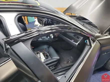 부산랩핑 전문점 현스게러지 BMW F10 5시리즈 사틴 골드더스트 블랙 전체랩핑 시공 소개 / 부산 강서구 명지동