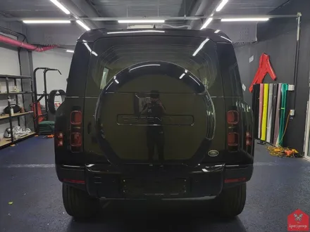 강력한 올블랙 카리스마!!! 부산랩핑 전문점 현스게러지 랜드로버 디펜더 110 올블랙 패키지(범퍼 도색, 휠 도색, 그릴 랩핑, 악세사리 파츠 장착) 시공 소개 / 부산 강서구 명지동