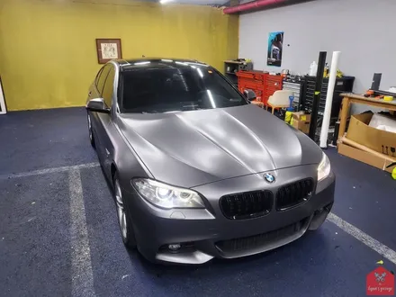부산랩핑 전문점 현스게러지 BMW F10 5시리즈 사틴 다크 그레이 전체랩핑 시공 소개 / 부산 강서구 명지동