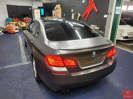 부산랩핑 전문점 현스게러지 BMW F10 5시리즈 사틴 다크 그레이 전체랩핑 시공 소개 / 부산 강서구 명지동