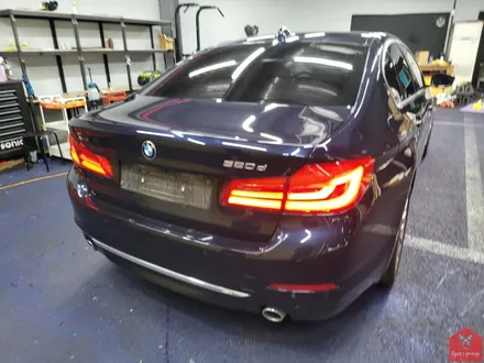 호불호 없는 컬러!!! 부산랩핑 현스게러지 BMW G30 5시리즈 520d 사틴블랙 전체랩핑 시공 소개 / 부산 강서구 명지동