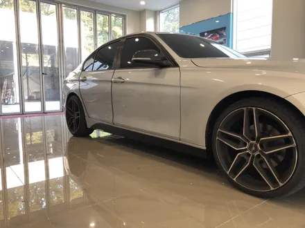 <부산랩핑,부산ppf>BMW 3시리즈 슈니쳐 m퍼포먼스데칼 및 루프스킨 / 부산 강서구 명지동