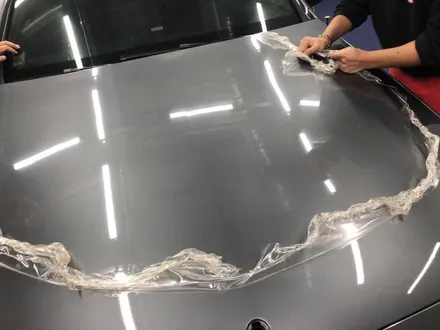 <부산랩핑,부산ppf,부산자동차랩핑>벤츠 C43 AMG 사틴 화이트알루미늄 자동차 전체랩핑 및 카본 사이드스커트, 프론트립 장착& 크롬죽이기 랩핑 & 스모그라이트필름 / 부산 강서구 명지동
