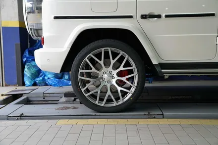 벤츠 지바겐 W463A G63AMG 브라부스 모노블록 Y 23인치 요코하마 타이어 장착 BRABUS / 경기 성남 분당