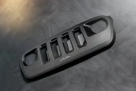 지프 랭글러 JL 모델에 적용 가능한 4슬롯 헤링본 디자인 카본 그릴 칸 디자인 칸휠 KAHN DESIGN / 경기 성남 분당