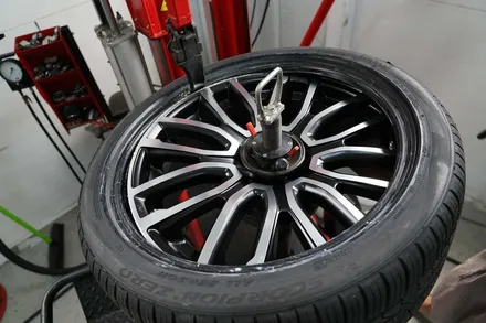 디펜더 110 칸휠 PACE CAR WHEEL 23인치 장착 KAHNDESIGN 실버페이스 / 경기 성남 분당
