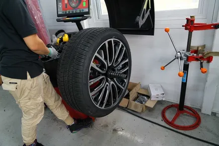 디펜더 110 칸휠 PACE CAR WHEEL 23인치 장착 KAHNDESIGN 실버페이스 / 경기 성남 분당