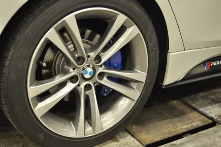 BMW 320D 캘리퍼 커버 작업기 / 서울 성동