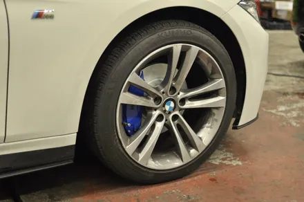 BMW 320D 캘리퍼 커버 작업기 / 서울 성동