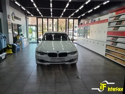 bmw 3시리즈 김해 블랙박스 보조배터리 장착과 넓은시야 와이드미러 교체 / 김해,양산,부산