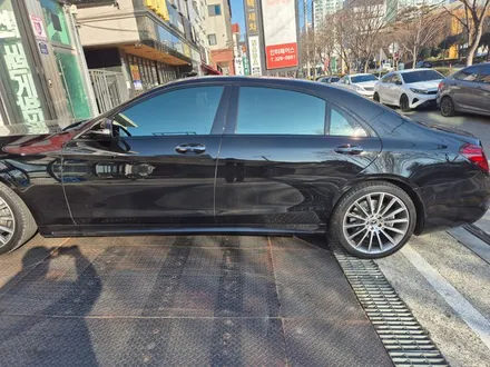 벤츠 S클래스 김해 장유 썬팅 새로운 느낌을 위해 레인보우 반반사 필름으로 재시공 / 김해,양산,부산