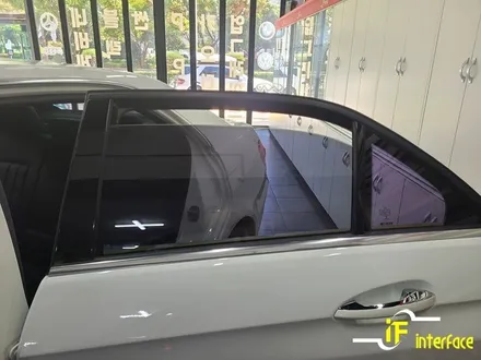 김해 벤츠 E220 하버캠프 세라믹본드 썬팅 파인뷰 블랙박스 LX5000 장착 / 김해,양산,부산