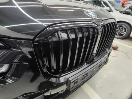 부산 BMW X7 블랙 그릴 아이코닉글로우 이식 교체 작업 / 부산 금정구