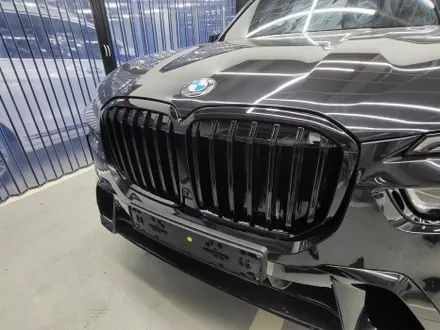부산 BMW X7 블랙 그릴 아이코닉글로우 이식 교체 작업 / 부산 금정구