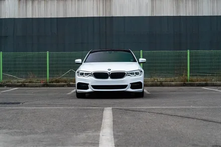 [투맨카스킨] BMW 5시리즈 G30 / 3m 화이트 골드 스파클 전체랩핑 / 고급스러운 화이트색상으로 대변신 / 인천랩핑 / 청라랩핑 / 인천 남동구 논현동