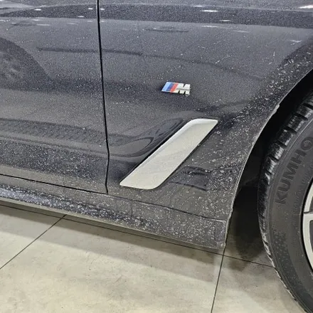 BMW 5시리즈 크롬죽이기 / 윈도우크롬몰딩 랩핑 / 앞휀다 에어브리더 랩핑 / 키드니그릴랩핑 교체 / 군포랩핑 전문점 투맨카스킨 / 인천 남동구 논현동