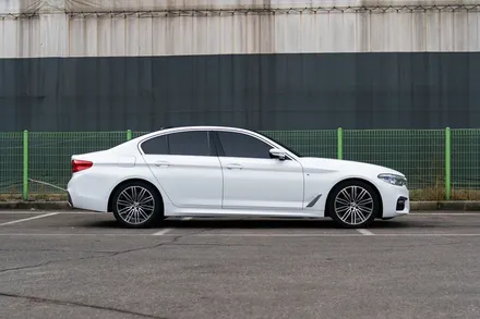[투맨카스킨] BMW 5시리즈 G30 / 3m 화이트 골드 스파클 전체랩핑 / 고급스러운 화이트색상으로 대변신 / 인천랩핑 / 청라랩핑 / 인천 남동구 논현동