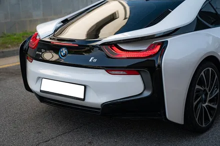[투맨카스킨] BMW i8 전체랩핑 시공 포스팅 / 에이버리데니슨 / 유광화이트 / 인천랩핑 / 청라랩핑 / 인천 남동구 논현동