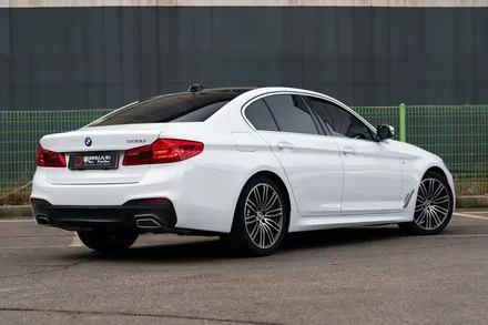 [투맨카스킨] BMW 5시리즈 G30 / 3m 화이트 골드 스파클 전체랩핑 / 고급스러운 화이트색상으로 대변신 / 인천랩핑 / 청라랩핑 / 인천 남동구 논현동