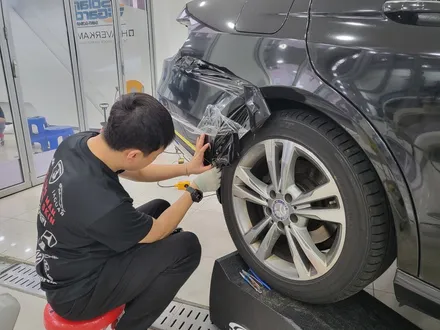 벤츠 E클래스 사고랩핑 부분랩핑 / 뒷범퍼랩핑 트렁크랩핑 / 랩핑지에 데미지가 있어도 걱정마세요 / 재시공 하면 됩니다 / 광주랩핑 광주시랩핑 광주ppf 광주시ppf / 인천 서구, 부평, 부천