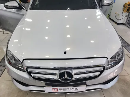 벤츠 E클래스 E300 전체 랩핑 잘하는곳 / 화이트 골드 스파클 랩핑 / 자녀분께 선물로 랩핑해주신 멋진 부모님~! / 벤츠 랩핑 전문점 / 노원구 랩핑 / / 인천 서구, 부평, 부천