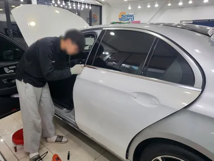 벤츠 E클래스 E300 전체 랩핑 잘하는곳 / 화이트 골드 스파클 랩핑 / 자녀분께 선물로 랩핑해주신 멋진 부모님~! / 벤츠 랩핑 전문점 / 노원구 랩핑 / / 인천 서구, 부평, 부천