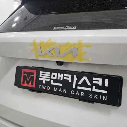 기아 쏘렌토 전·후면 블랙 엠블럼·레터링 교체 | 인천 랩핑 전문점 투맨카스킨 / 인천 남동구 논현동