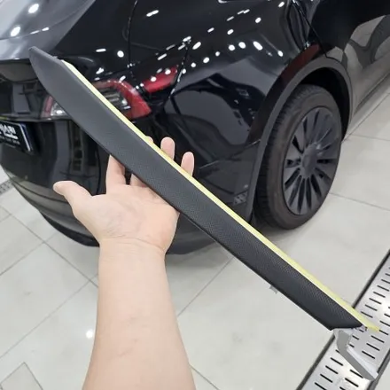 테슬라 모델Y 실내 우드트림 3M 매트릭스블랙 랩핑 | 인천 랩핑 전문점 투맨카스킨 / 인천 남동구 논현동