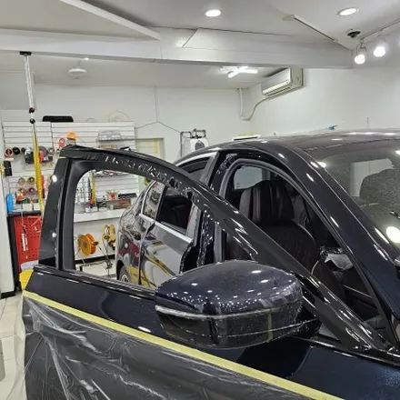 BMW 5시리즈 크롬죽이기 / 윈도우크롬몰딩 랩핑 / 앞휀다 에어브리더 랩핑 / 키드니그릴랩핑 교체 / 군포랩핑 전문점 투맨카스킨 / 인천 남동구 논현동