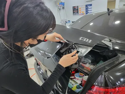 벤츠 E클래스 사고랩핑 부분랩핑 / 뒷범퍼랩핑 트렁크랩핑 / 랩핑지에 데미지가 있어도 걱정마세요 / 재시공 하면 됩니다 / 광주랩핑 광주시랩핑 광주ppf 광주시ppf / 인천 서구, 부평, 부천