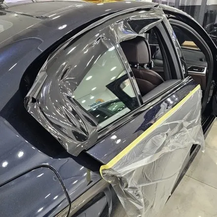 BMW 5시리즈 크롬죽이기 / 윈도우크롬몰딩 랩핑 / 앞휀다 에어브리더 랩핑 / 키드니그릴랩핑 교체 / 군포랩핑 전문점 투맨카스킨 / 인천 남동구 논현동