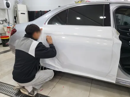 벤츠 E클래스 E300 전체 랩핑 잘하는곳 / 화이트 골드 스파클 랩핑 / 자녀분께 선물로 랩핑해주신 멋진 부모님~! / 벤츠 랩핑 전문점 / 노원구 랩핑 / / 인천 서구, 부평, 부천