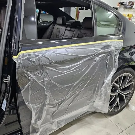 BMW 5시리즈 크롬죽이기 / 윈도우크롬몰딩 랩핑 / 앞휀다 에어브리더 랩핑 / 키드니그릴랩핑 교체 / 군포랩핑 전문점 투맨카스킨 / 인천 남동구 논현동