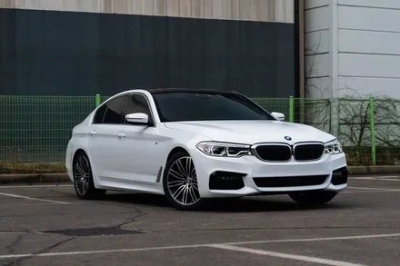 [투맨카스킨] BMW 5시리즈 G30 / 3m 화이트 골드 스파클 전체랩핑 / 고급스러운 화이트색상으로 대변신 / 인천랩핑 / 청라랩핑 / 인천 남동구 논현동