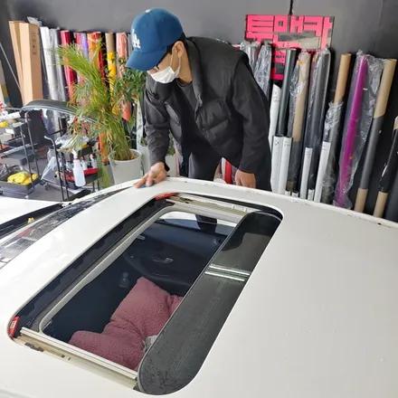 [투맨카스킨] 벤츠 C클래스 루프스킨 작업 포스팅 / 고급스러운 차량에 스포티함까지 더하자 / 인천랩핑 / 청라랩핑 / 인천 남동구 논현동