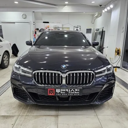 BMW 5시리즈 크롬죽이기 / 윈도우크롬몰딩 랩핑 / 앞휀다 에어브리더 랩핑 / 키드니그릴랩핑 교체 / 군포랩핑 전문점 투맨카스킨 / 인천 남동구 논현동