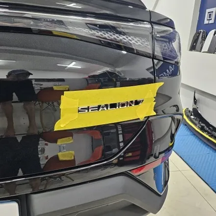 BYD 씨라이언7 신차 블랙아웃! 전후면 BYD 엠블럼 랩핑 & 레터링 제거 시공 / 인천 남동구 논현동