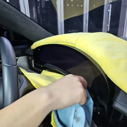 포르쉐 타이칸 실내 보호필름 부착 / 보호필름 부착으로 안전하게 스크린 보호하기 / 인천ppf 인천랩핑 투맨카스킨 / 인천 남동구 논현동