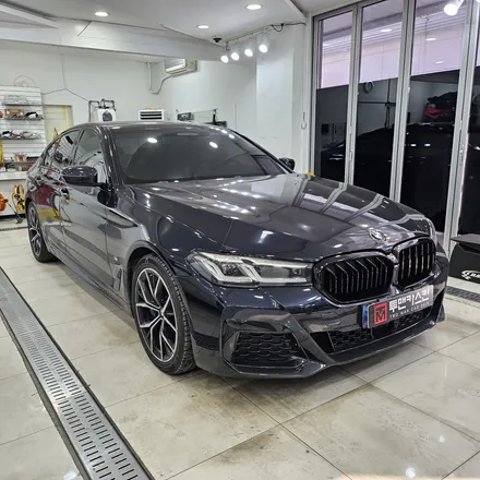 BMW 5시리즈 크롬죽이기 / 윈도우크롬몰딩 랩핑 / 앞휀다 에어브리더 랩핑 / 키드니그릴랩핑 교체 / 군포랩핑 전문점 투맨카스킨 / 인천 남동구 논현동