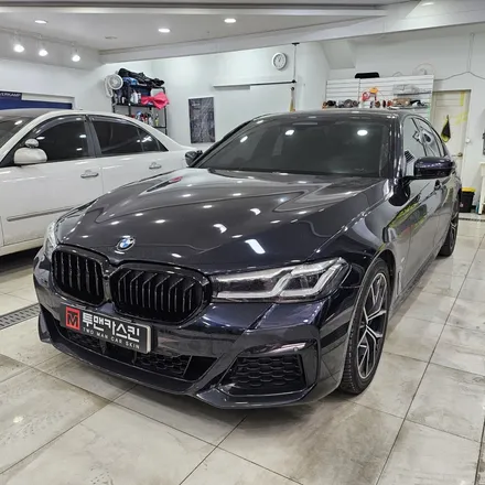 BMW 5시리즈 크롬죽이기 / 윈도우크롬몰딩 랩핑 / 앞휀다 에어브리더 랩핑 / 키드니그릴랩핑 교체 / 군포랩핑 전문점 투맨카스킨 / 인천 남동구 논현동