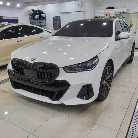 BMW 신형 5시리즈 G60 아이코닉글로우 키드니 그릴 랩핑 / 3m2080 유광블랙 시공 / 인천랩핑 / 인천 남동구 논현동