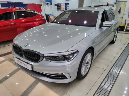 BMW 5시리즈 G30 랩핑잘하는곳 / 전체 크롬딜리트로 차량을 더욱 포스있게 변신완료 / 루프스킨 / 라이트필름 톤다운 / 서산랩핑 서산시랩핑 서산ppf 서산시ppf / 인천 서구, 부평, 부천