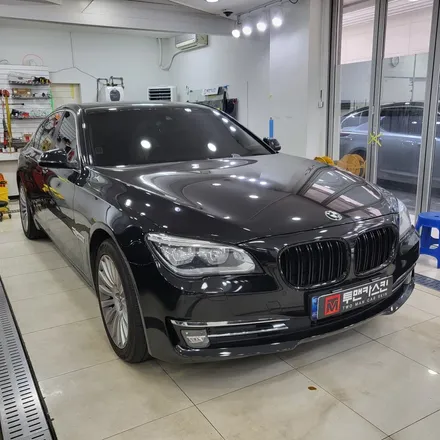 인천랩핑 BMW 7시리즈 전체크롬죽이기 작업기 / 3m2080유광블랙 사용 / 엠블럼 레터링 이지튠작업 / 인천 남동구 논현동