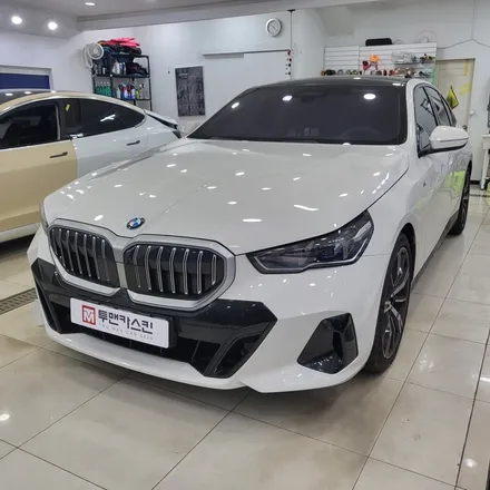 BMW 신형 5시리즈 G60 아이코닉글로우 키드니 그릴 랩핑 / 3m2080 유광블랙 시공 / 인천랩핑 / 인천 남동구 논현동