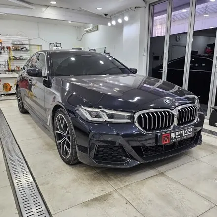 BMW 5시리즈 크롬죽이기 / 윈도우크롬몰딩 랩핑 / 앞휀다 에어브리더 랩핑 / 키드니그릴랩핑 교체 / 군포랩핑 전문점 투맨카스킨 / 인천 남동구 논현동