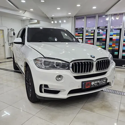 BMW X5 화이트 차량, 3M2080 사틴블랙 전체랩핑으로 완벽한 변신 – 인천 랩핑 전문점 투맨카스킨 / 인천 남동구 논현동