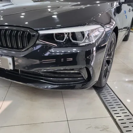 인천랩핑 BMW 크롬죽이기 잘하는곳을 찾으신다면 투맨카스킨 입니다^^ / BMW 5시리즈 전체 크롬죽이기 / 3m2080 유광블랙으로 시공 / 인천 남동구 논현동
