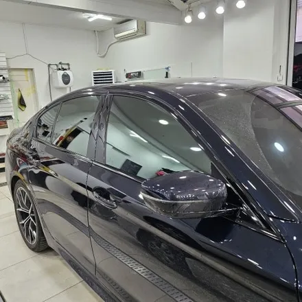 BMW 5시리즈 크롬죽이기 / 윈도우크롬몰딩 랩핑 / 앞휀다 에어브리더 랩핑 / 키드니그릴랩핑 교체 / 군포랩핑 전문점 투맨카스킨 / 인천 남동구 논현동