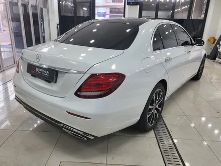 벤츠 E클래스 E300 전체 랩핑 잘하는곳 / 화이트 골드 스파클 랩핑 / 자녀분께 선물로 랩핑해주신 멋진 부모님~! / 벤츠 랩핑 전문점 / 노원구 랩핑 / / 인천 서구, 부평, 부천